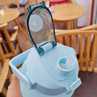 KAUKKO Fashionable large capacity outdoor frosted plastic cup gradient sports portable kettle colorful space bomb cover straw cup Green