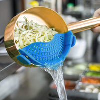 KAUKKO Clip On Strainer Silicone for All Pots and Pans, Pasta Strainer Clip on Food Strainer for Meat Vegetables Fruit Silicone Kitchen Colander 2pc Blue