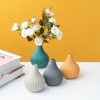 KAUKKO Solid Color Ceramic Small Vase Aromatherapy Simple Vertical Pattern Home Life Decoration White
